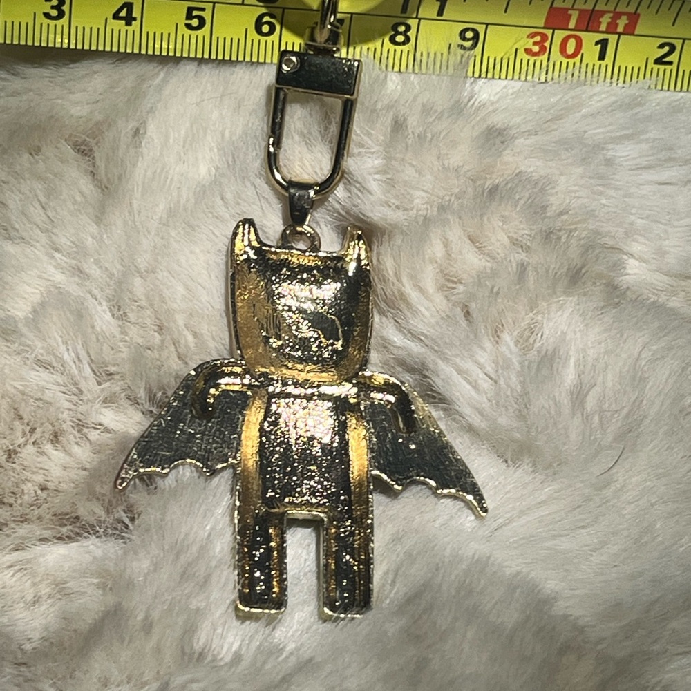 Bat-Themed Rhinestone Keychain - Picture 3 of 6